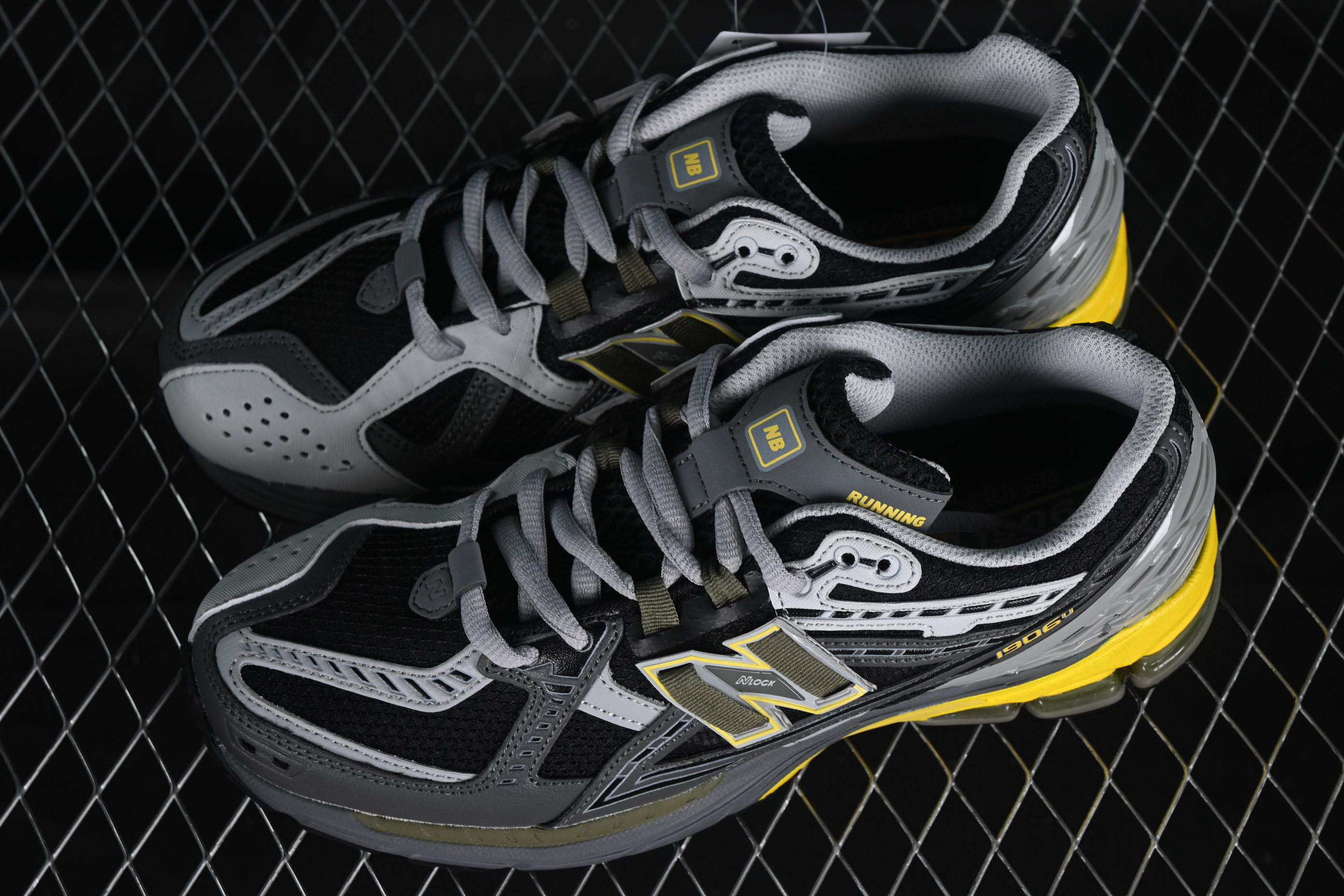 New Balance 1906 Series Retro Dad Style Casual Running Shoes - M1906NA