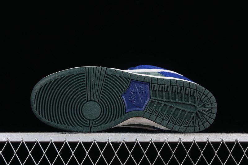 Nike SB Dunk Low Skateboarding Shoes - HF3704-400