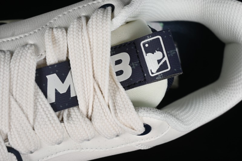 MLB Chunky Liner Basic New York Yankees Thick Sole Casual Sneakers with 6cm Height Increase - 3ASXCBO3N07NYD