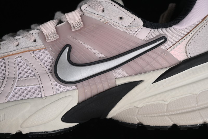 Nike Runtekk Run V2K Low-Top Retro Running Shoes with Cushlon Midsole and Anti-Slip Design - FN6703-001