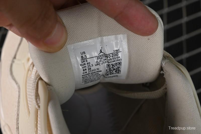 Nike Air Jordan 4 Remastered Retro Sneakers in White Grey - FQ7940-200