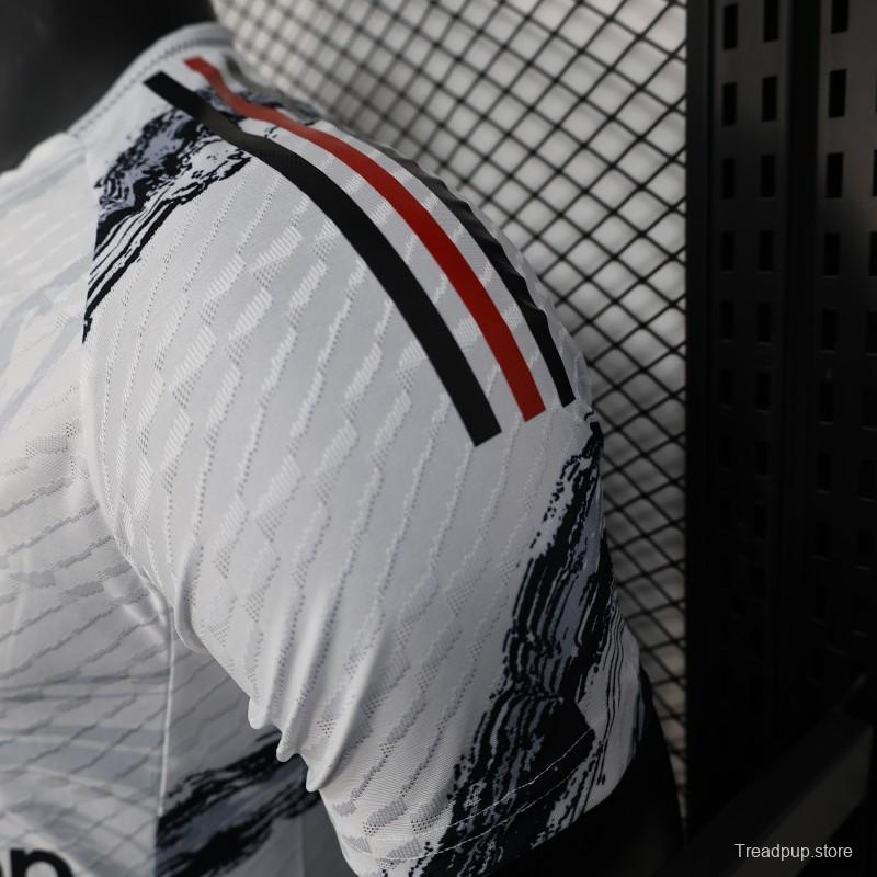 Player Version 25/26 Manchester United White with Marble Pattern and Snapdragon Sponsor Jersey