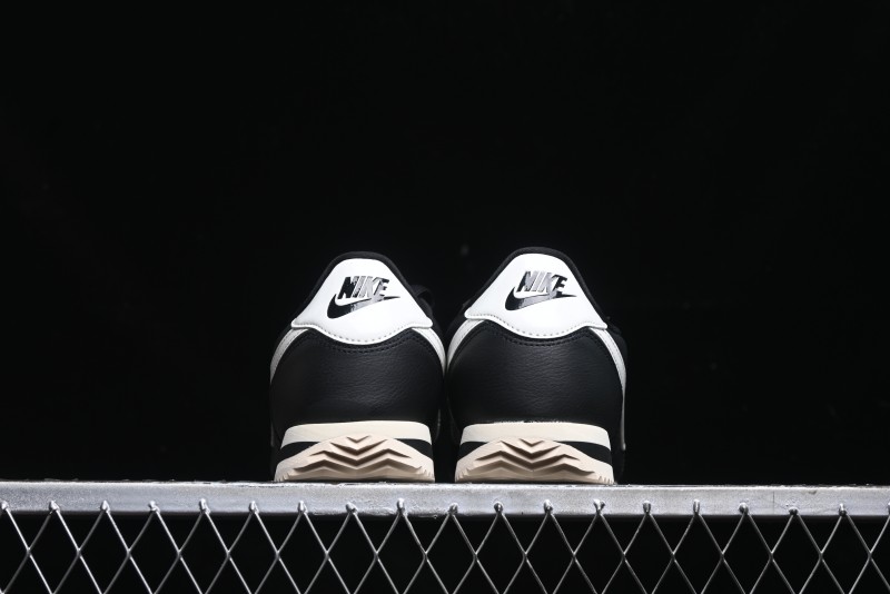 Nike Classic Cortez Leather Retro Running Shoes - FB6877-001