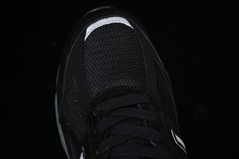 New Balance 990 Series Premium Retro Running Shoes with Carbon Fiber Midsole - M990BK4