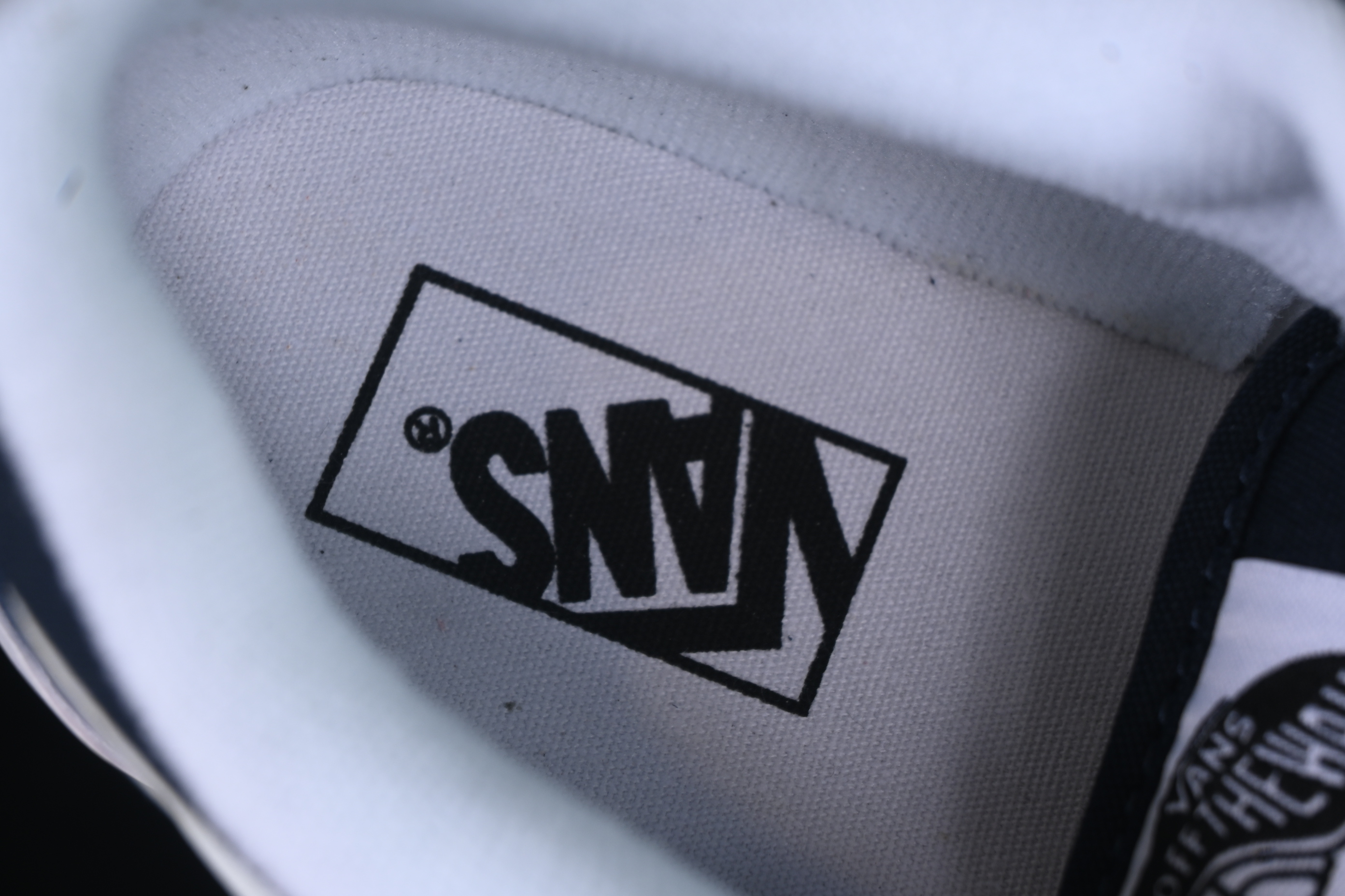 Vans Knu Skool Low-Top Retro Chunky Sneakers - VN000D6CJBL