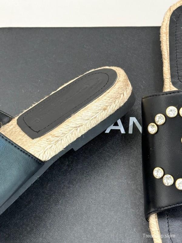 2025 Slippers Chanel Black Leather Slippers