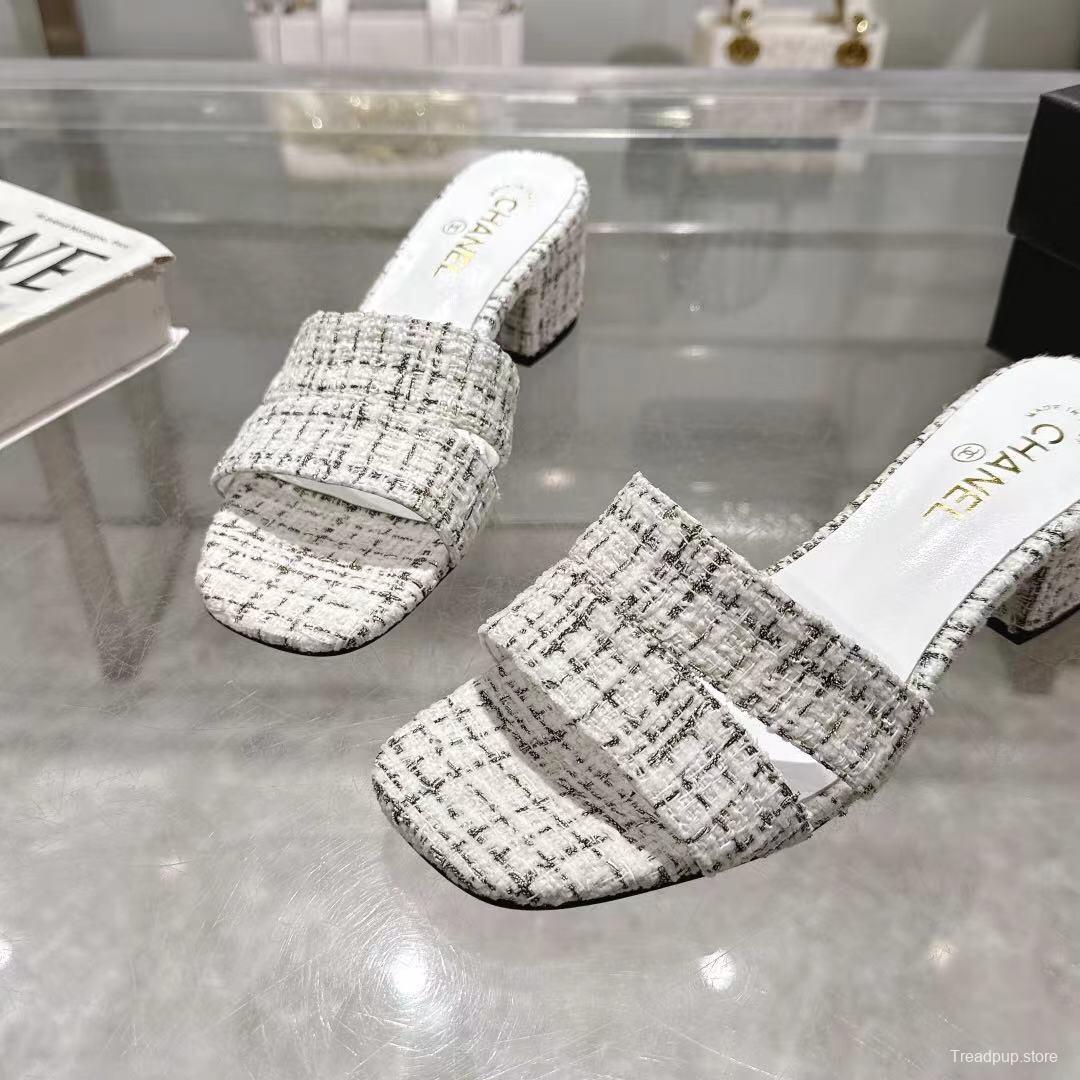 2025 Women Chanel White Black Tweed Slippers LY00280