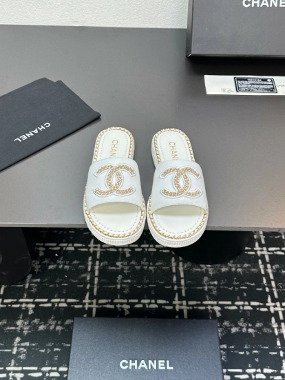 2025 Slippers CHANEL White Leather Woven Chain CC Logo LY00320
