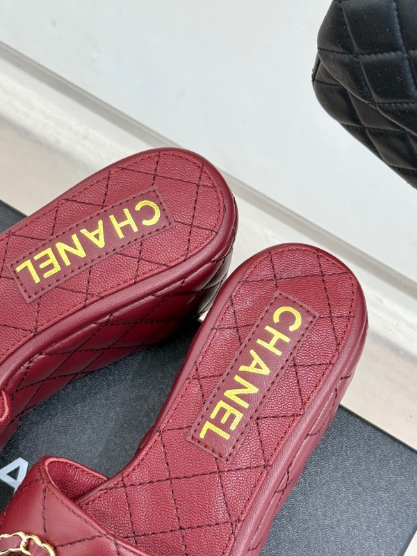 2025 Women Chanel Burgundy Leather Slippers Quilted Double C