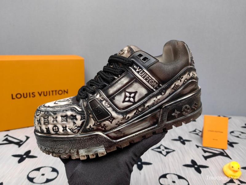 2025 Unisex Louis Vuitton Black White Leather Trainers KFY00510