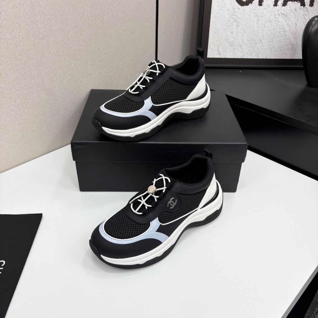 2025 Unisex Chanel Black White Silk Cowhide Sneakers Classic Embroidery