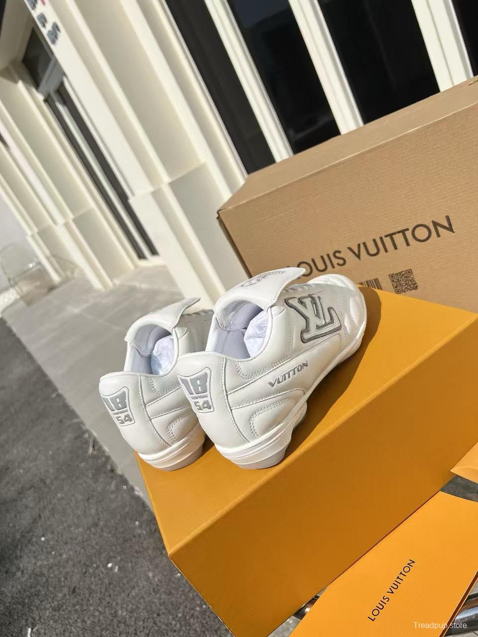 2025 Unisex Louis Vuitton White Leather Sneakers MJ00380