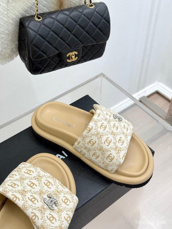 2025 Slippers Chanel Beige White Canvas Slippers