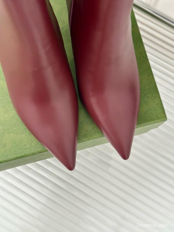 2024 Women Gucci burgundy leather ankle boots chain detail MJ00410