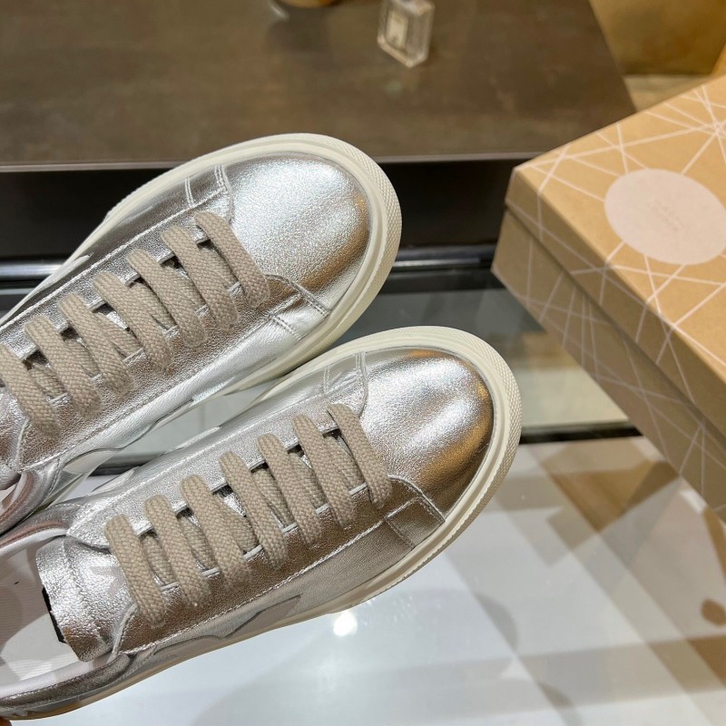 VEJA Classic White Sneakers V Logo Lace-Up Retro Flat Platform Casual Sports Shoes - LY00220/LY00230