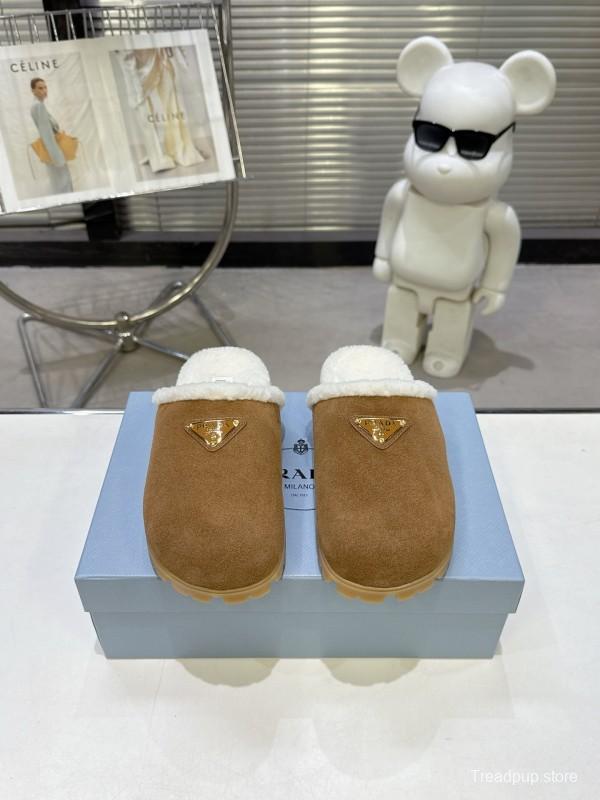 Prada Fall/Winter 2025 New Shearling Mule with Triangle Buckle Enclosed Toe - KFY00270